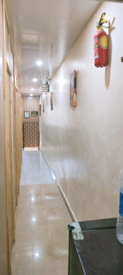 Royal Cabin Stay Мумбаи Экстерьер фото